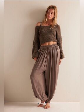 Free People sleepover crush balloon pants in leafless tree. Size Small. NWT